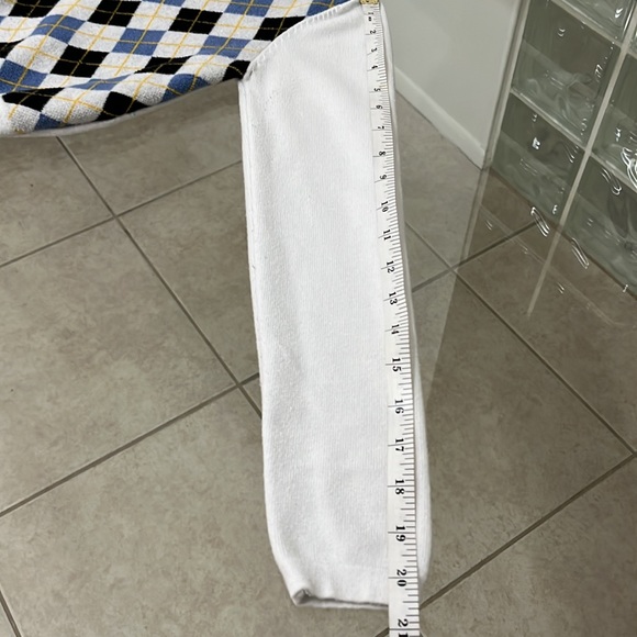 Preppy pull on. Vee neck. Collared. Argyle Diamond pattern. GIRLS size small. - Picture 6 of 7